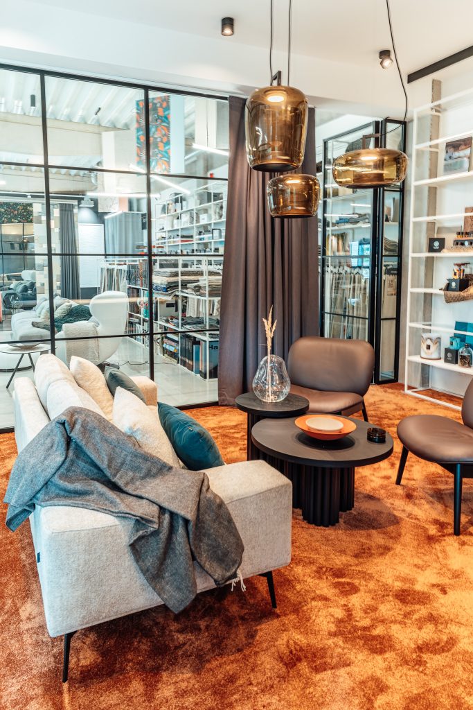 sedací souprava vilmers na showroomu diamond design